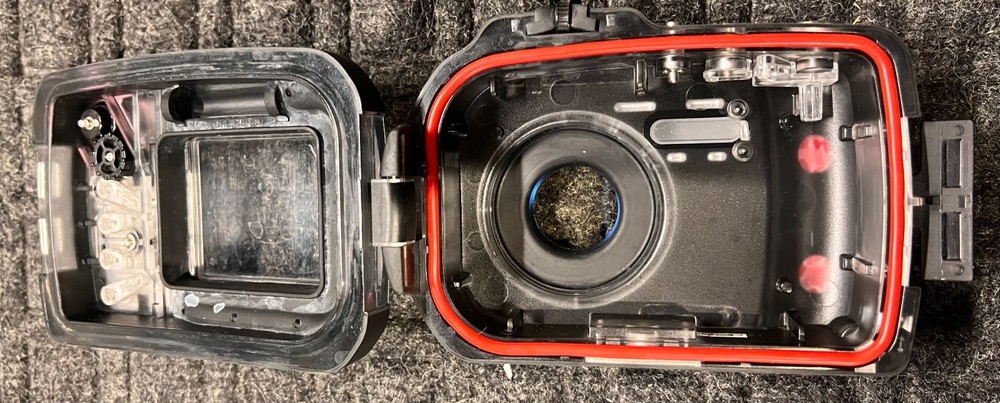 SeaLife DC2000 Digital Underwater Camera and Housing