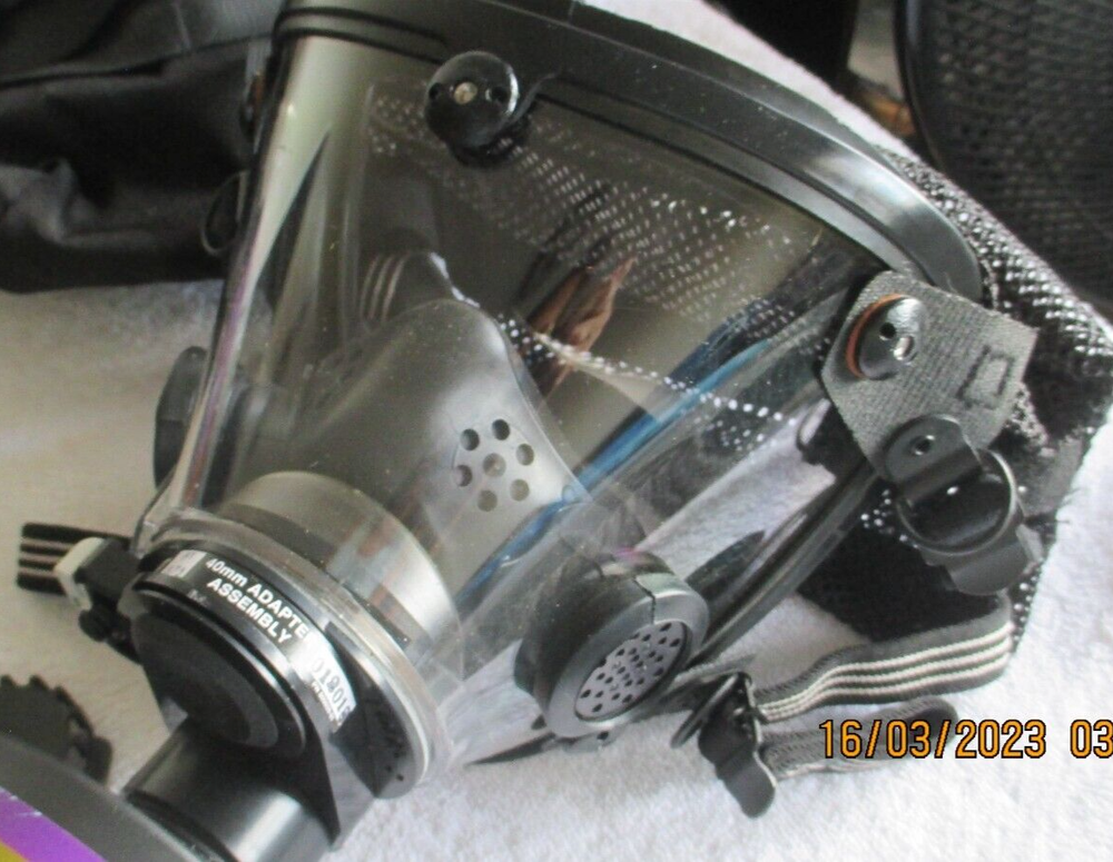 Very Nice Scott Gas Mask with Bag 10009779