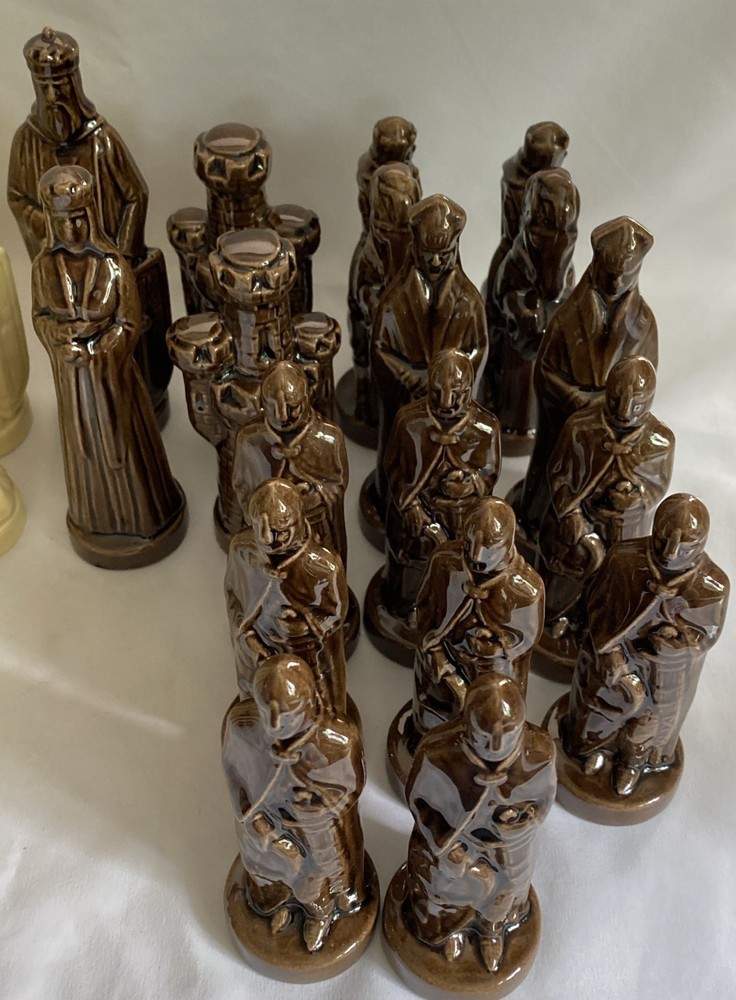 Vintage Alberta's Molds Ceramic Chess Set 32 pc 1973 READ