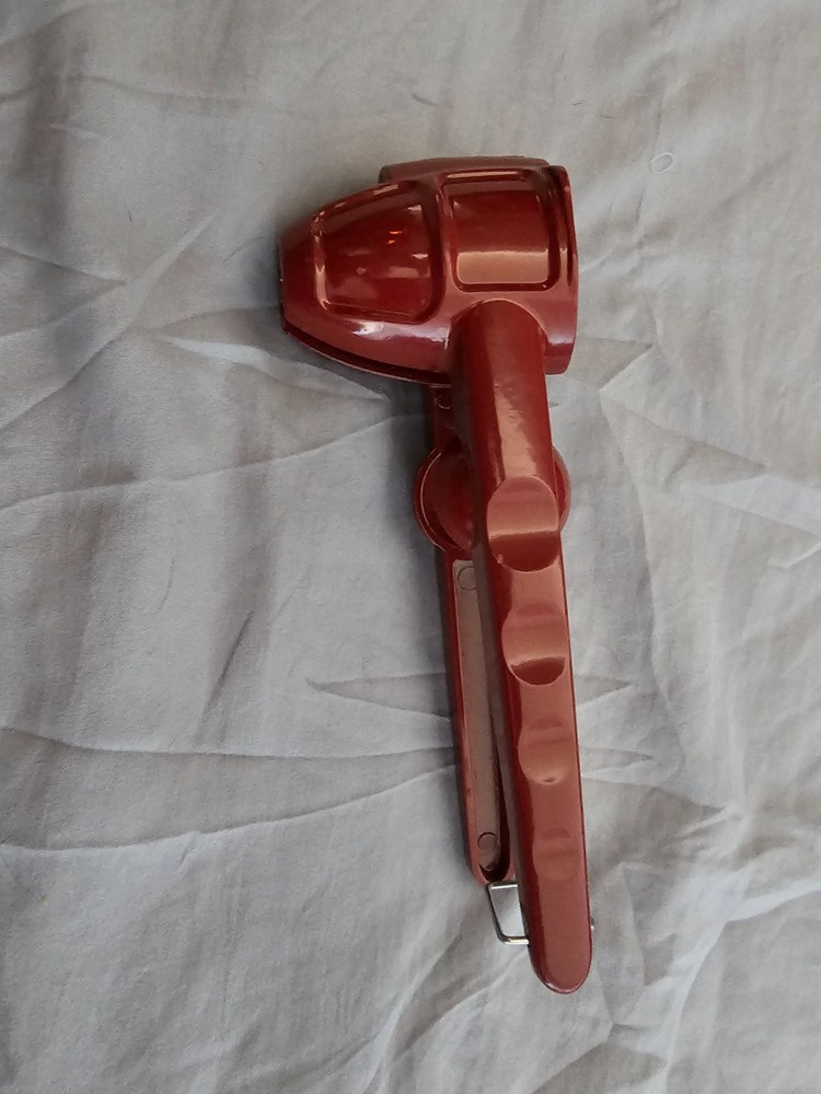 Nutcracker Heavy Duty Walnut Cracker red Shell Remover, Aluminium