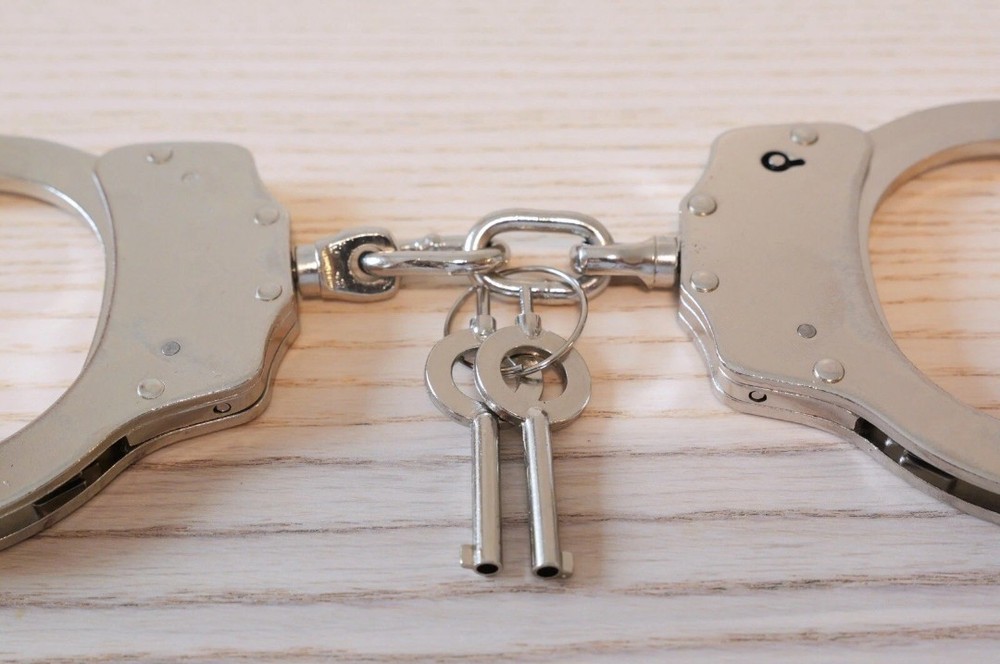 Double Locking Standard Size Handcuffs Pro Grade Includes 2 Keys