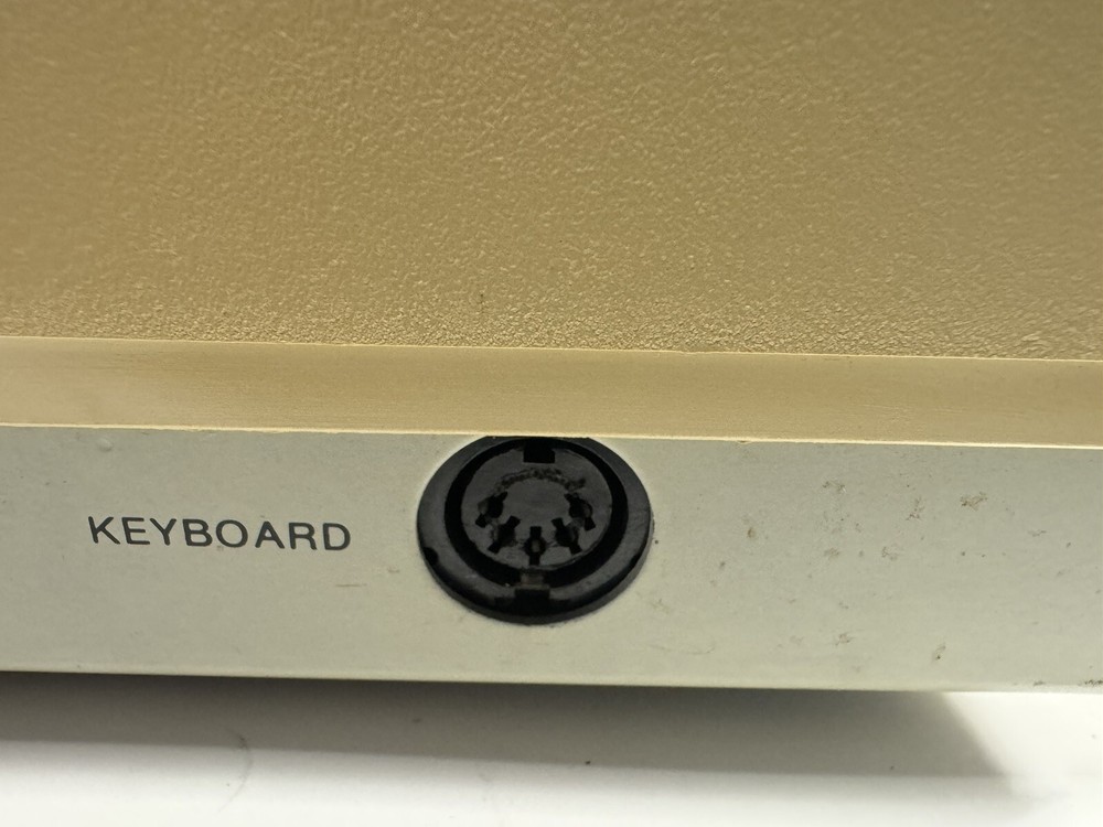 Vintage Zenith Data Systems 14ZDC3 Eazy PC Computer Powers Up