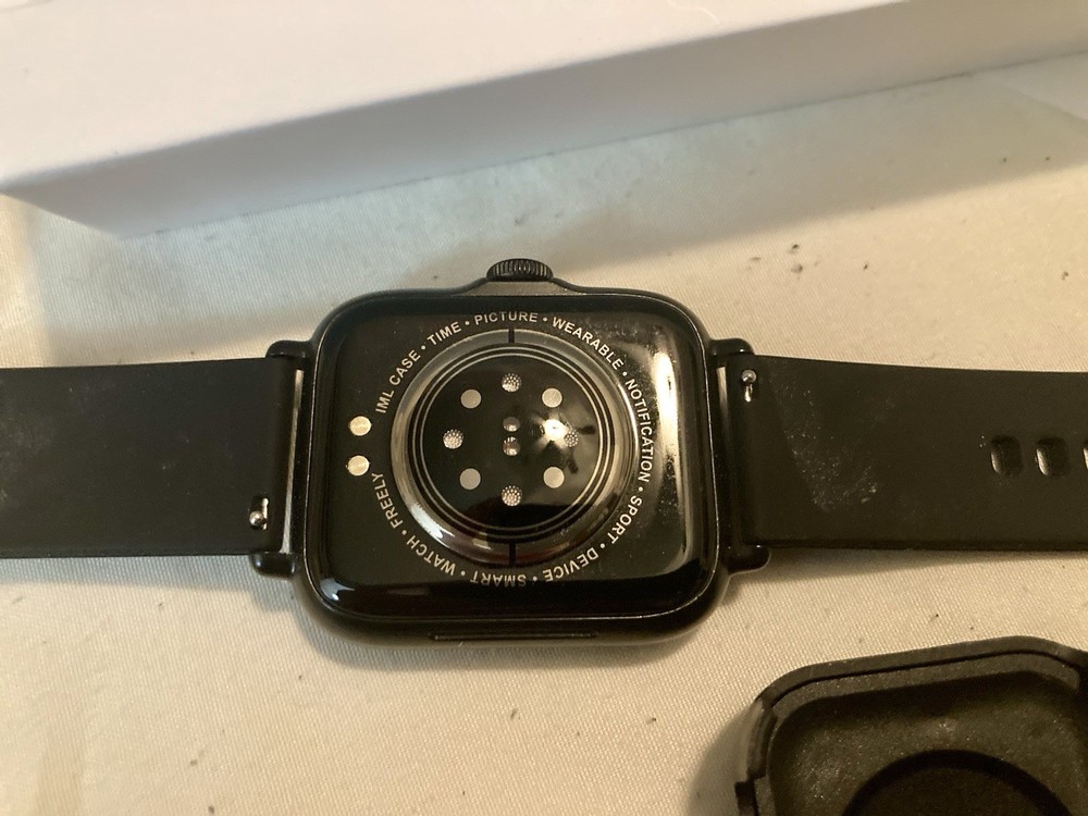 Shenzhen Luomandi Electronic Universal Smartwatch iPhone compatible.