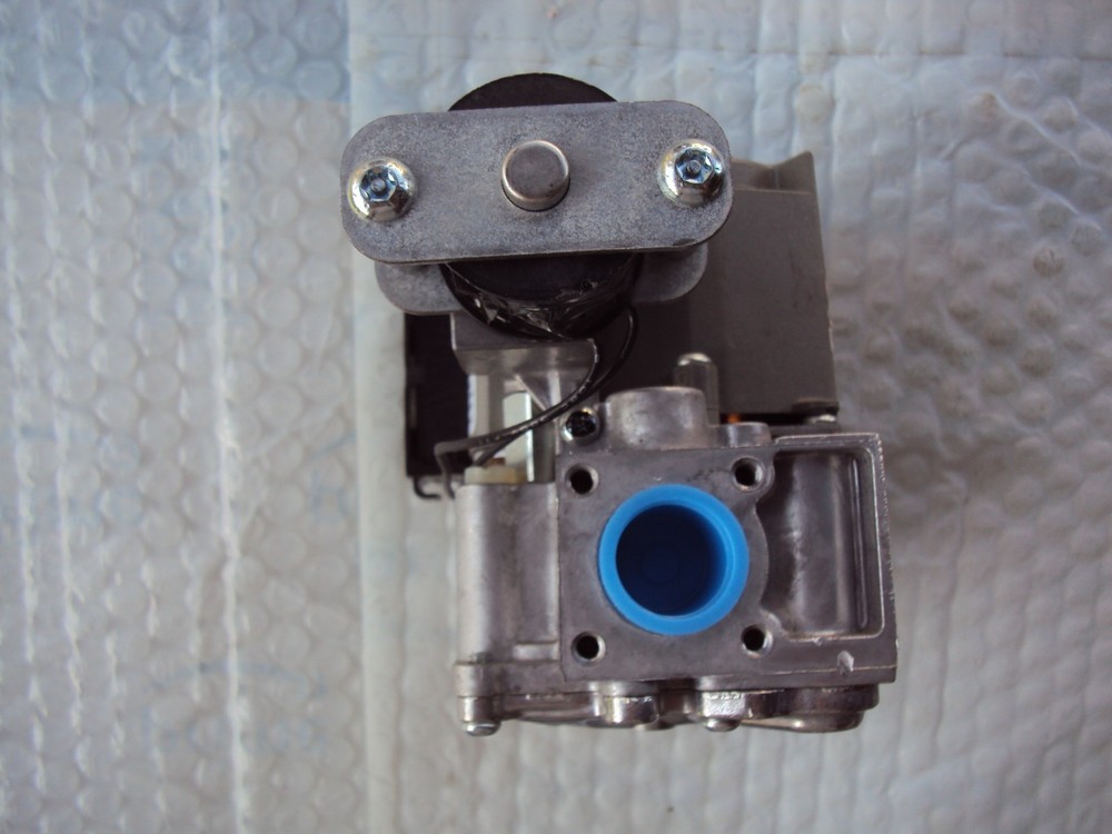 Honeywell VR8204Q2962 Gas Valve