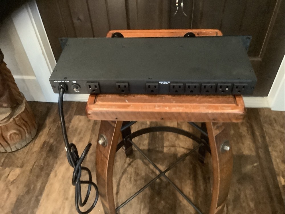 Furman M-8DX Power Conditioner