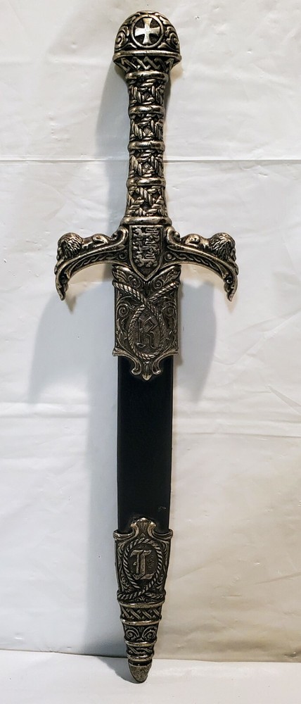 Ornate designed Dagger & Sheath!