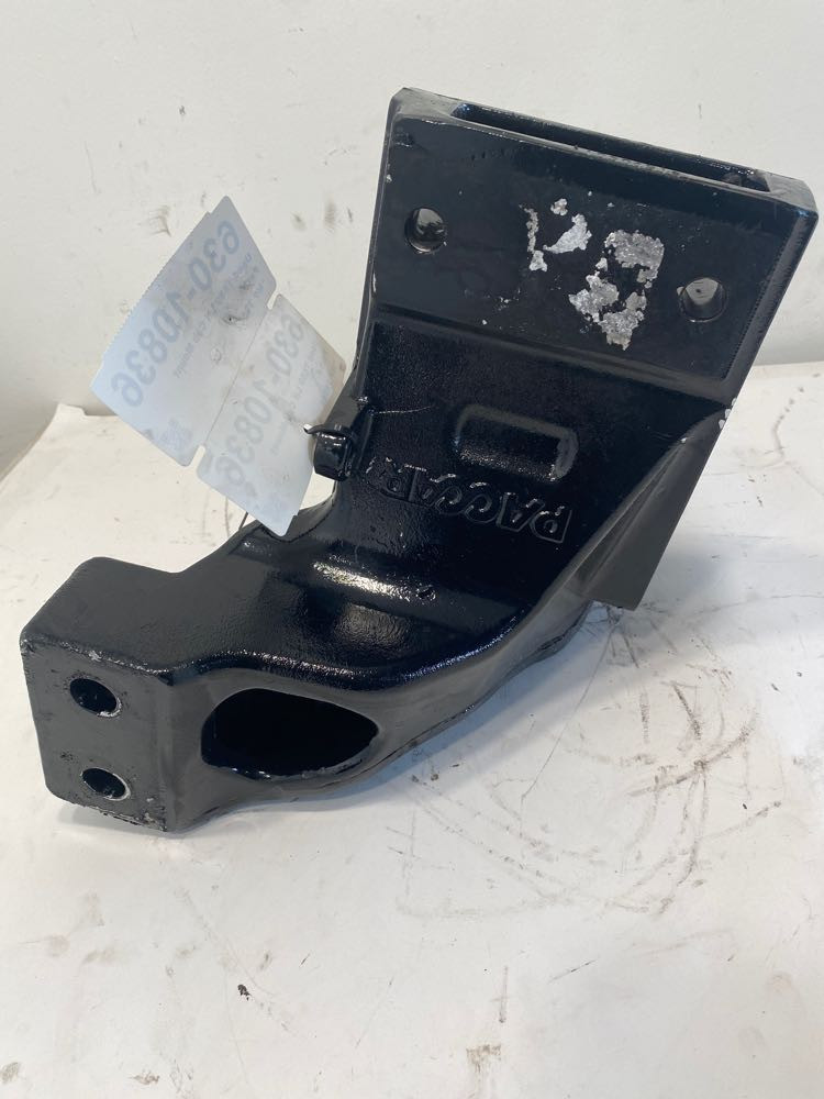 2017 Kenworth T680 Cab Mount (630-10836)