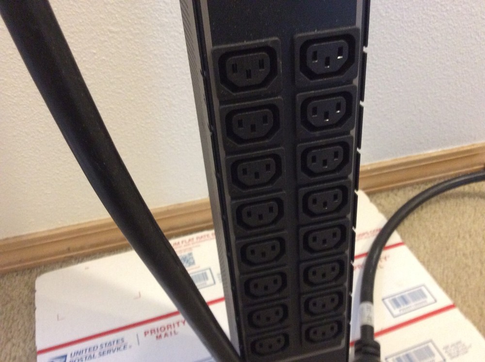 Server Technology POPS PIPS 48 Outlet (C13) Rack PDU 240 Volts Servertech 3-phas