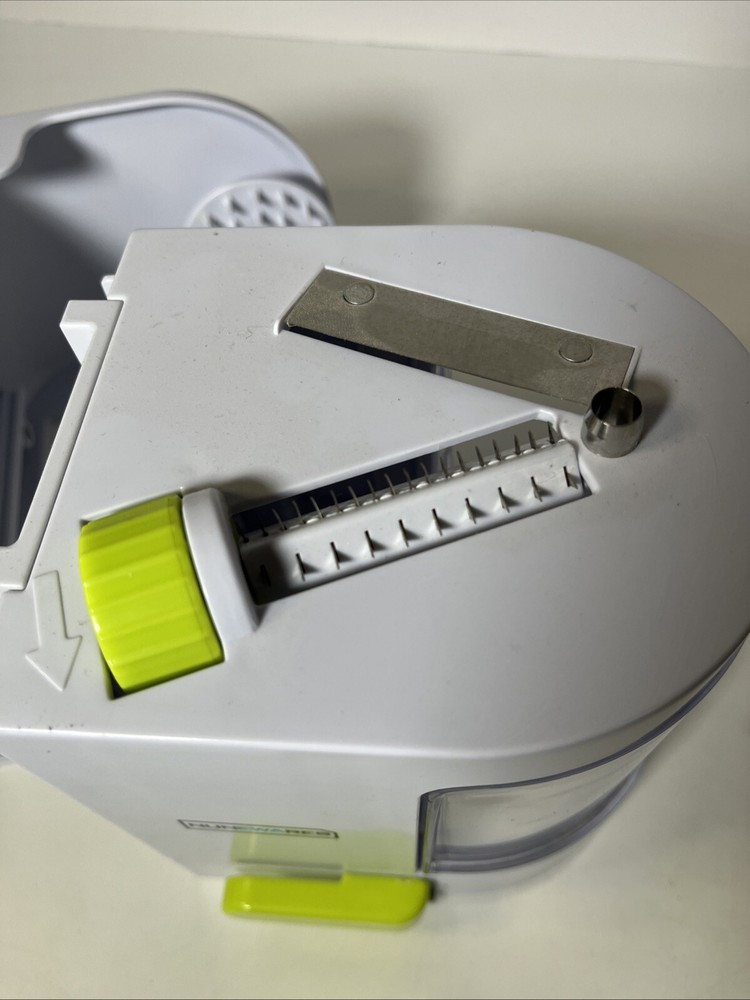 Nunewares White/Green Manual Chopper