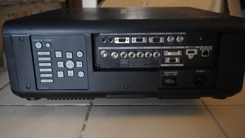 Panasonic PT-DZ870UK wuxga