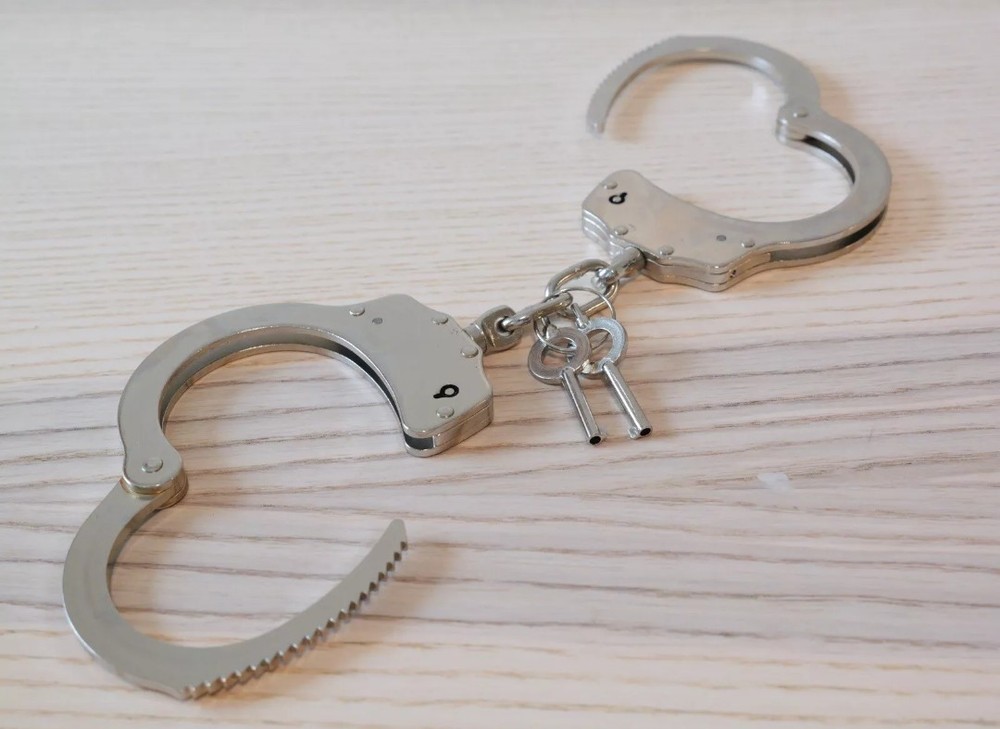 Double Locking Standard Size Handcuffs Pro Grade Includes 2 Keys