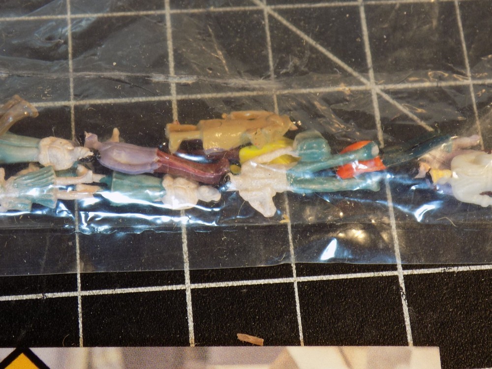 N Set/20 Painted People Figures (R090524)