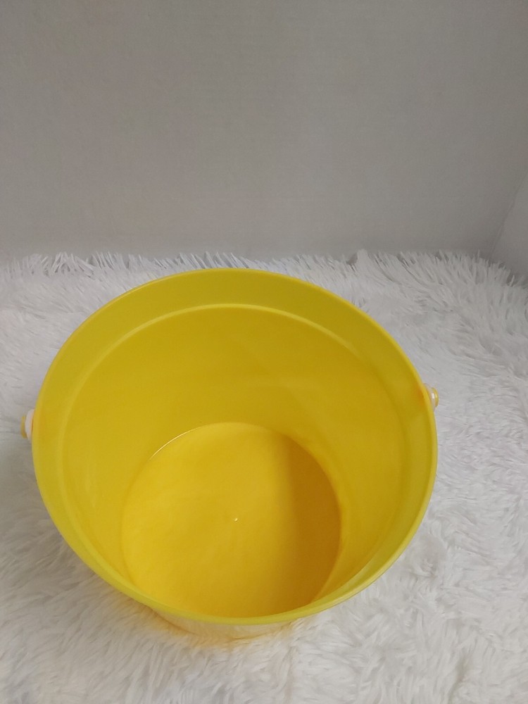 Yellow Plastic Easter Bucket W/Handle & Green Easter Grass BNWT!
