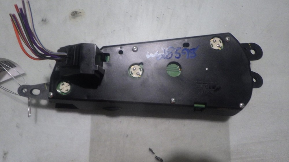 04 CHRYSLER PACIFICA Info Screen 04685904AC