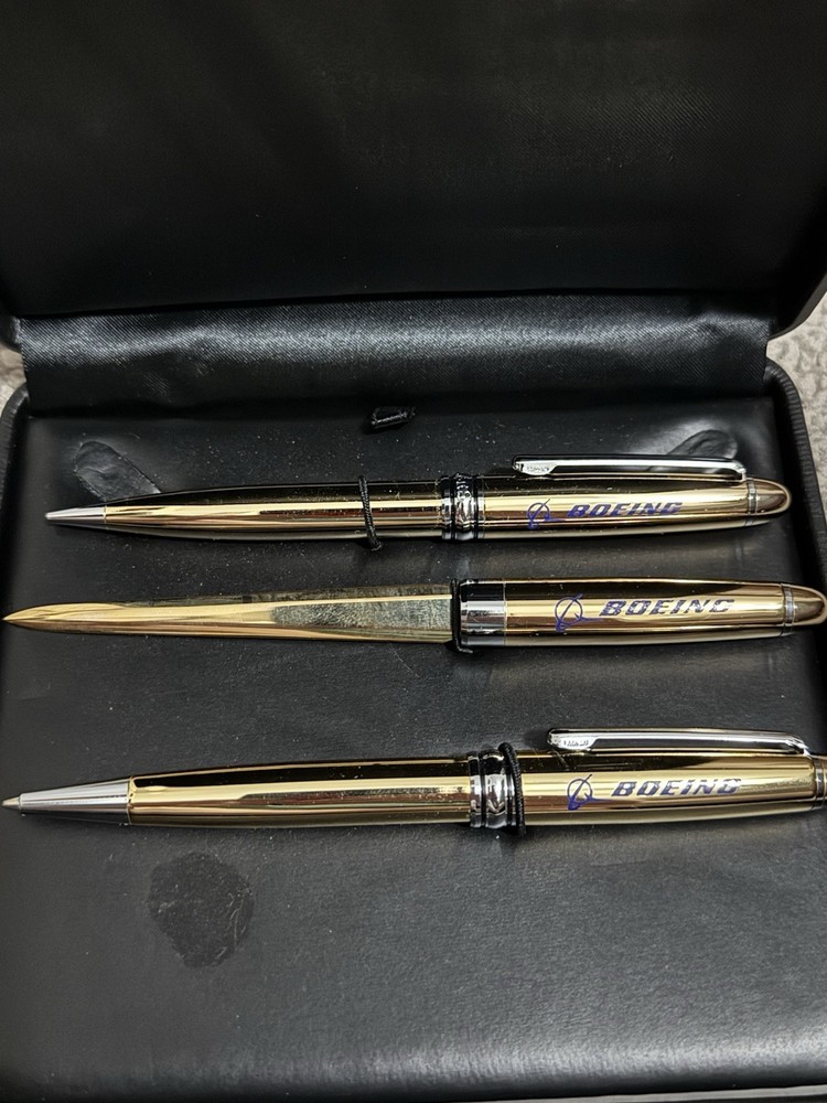 Boeing Office Supplies with Case