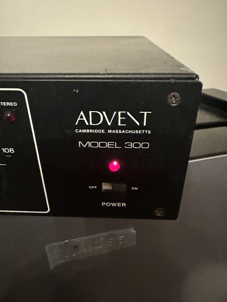 Vintage Advent Model 300 FM Stereo Receiver - Tested