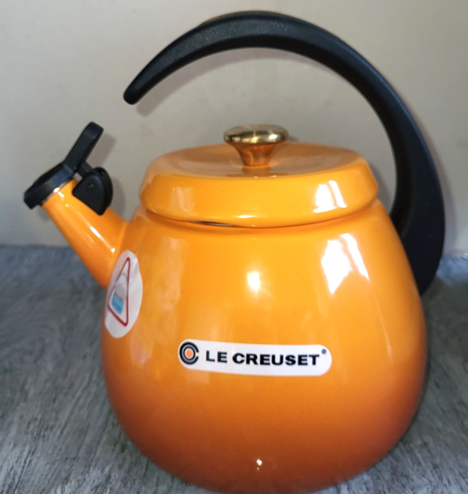 Le Creuset Cloche Tea Kettle, 2-Qt. Flame NEW