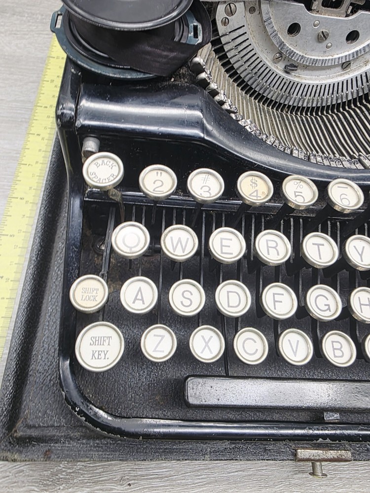 Antique Underwood Standard Portable Typewriter w/Case 1920's
