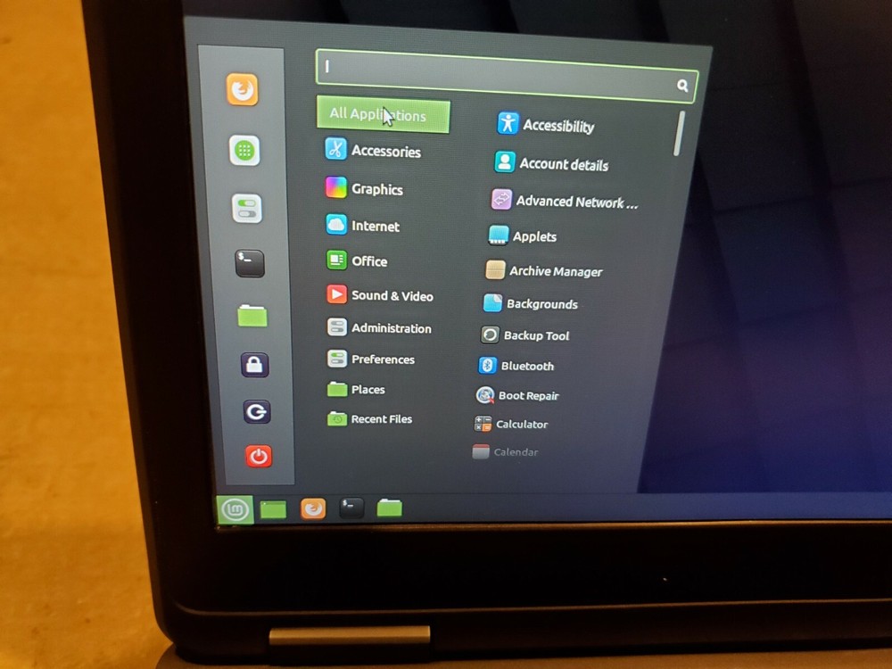 Linux Mint 20.2 Cinnamon x64 Bootable on 4G USB Stick!