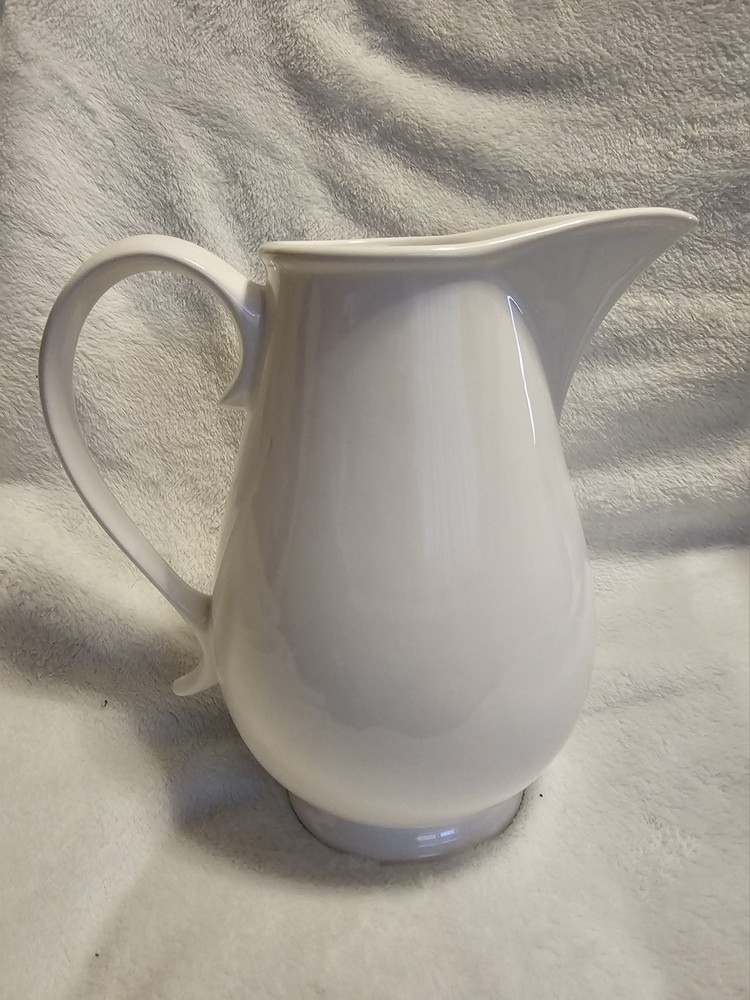 Lovely Large White Ceramic Pitcher By Palm Restaurant 🌴.