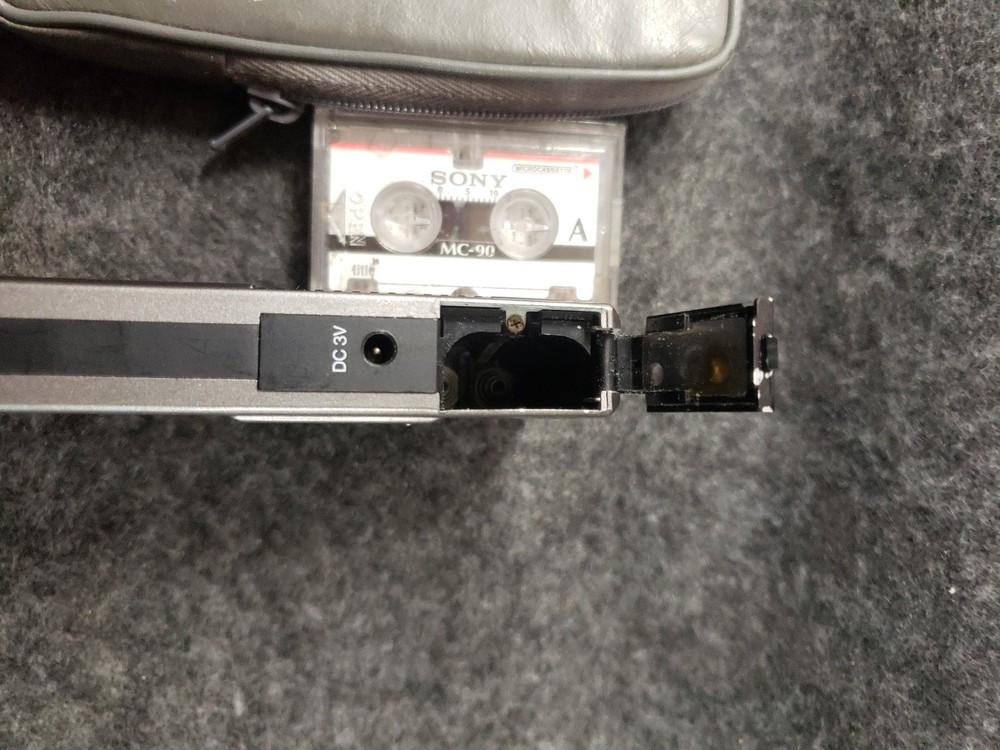 Dictaphone 3253 Voice Processor Micro Tape Recorder w/ Case - Powers On (C13B5)