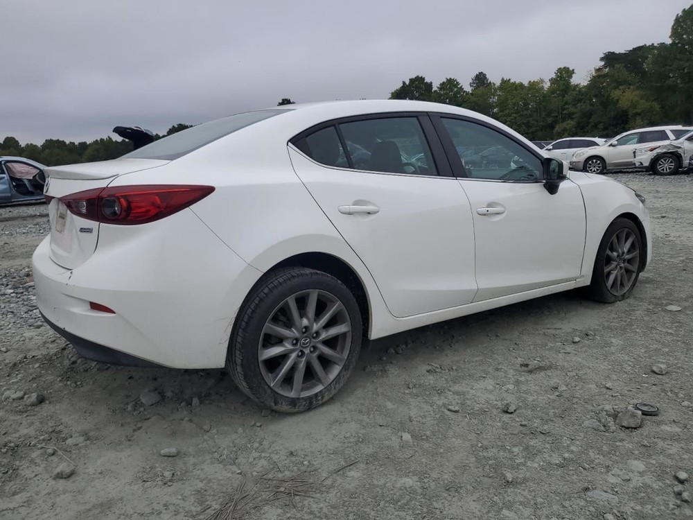 3 2018 Glove Box 4916502