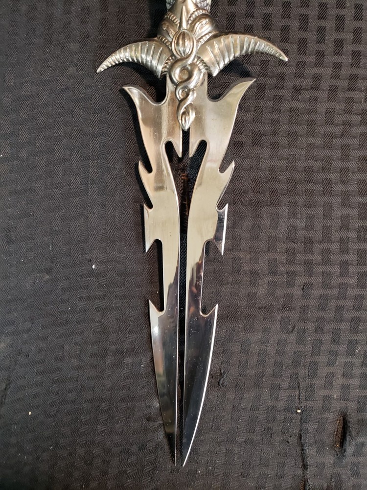 481609 - Kit Rae Isis Dagger (DISCLAIMER: BLADE IS SHARP)