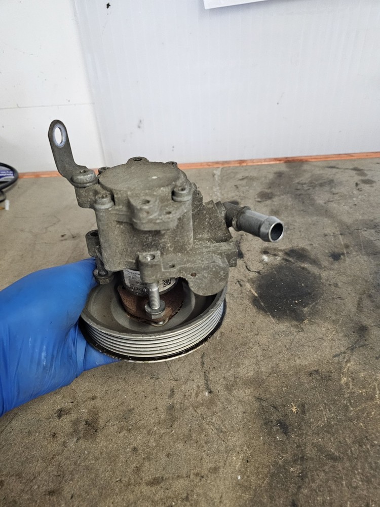 BMW X1 X3 E87 E90 E83 E83 E87 E90 N47 HYDRAULIC Power Steering Pump