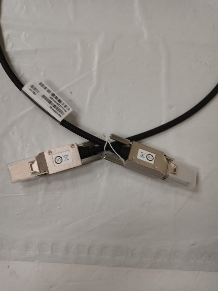 STACK-T2-1M V03 Cisco StackWise Type-2 3.3FT Stacking Cable 800-40806-03