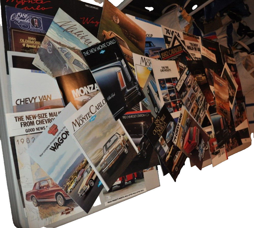 Car brochure lot        100 catalogs / brochures