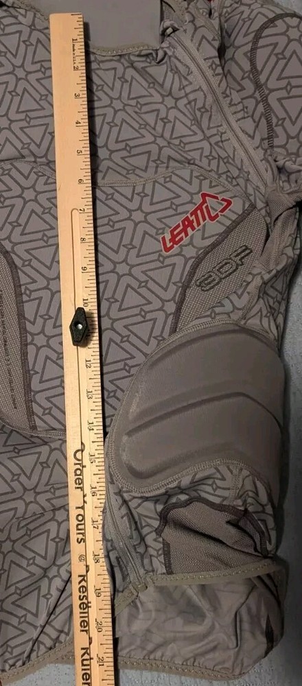Leatt body armor Grey Size Medium - Read Description