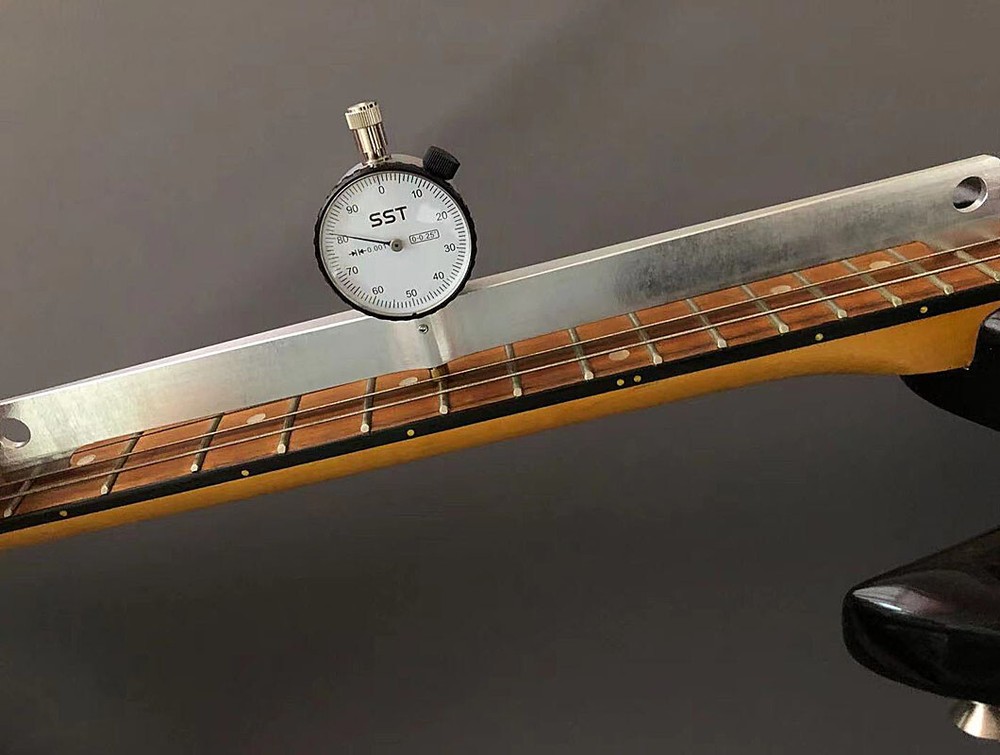Neck Relief Gauge - Luthier tools
