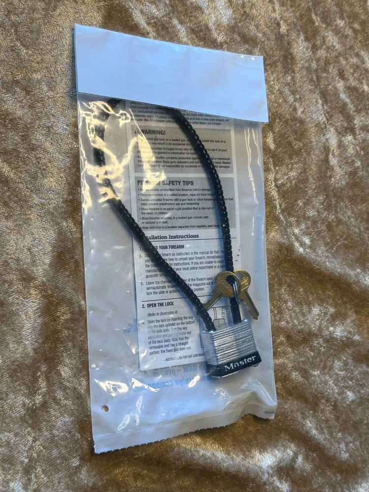 E75 - Black Master Cable Gun Lock Two Keys Model 107