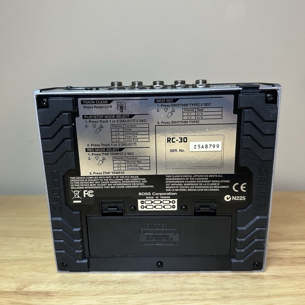 Boss RC-30 Loop Station Looper Sampler Effects Pedal *NOT TESTED*