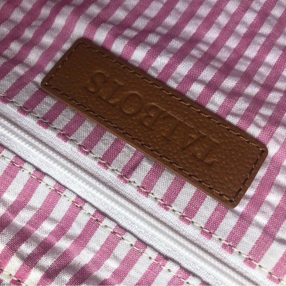 Gorgeous summer knit two-straps bag.