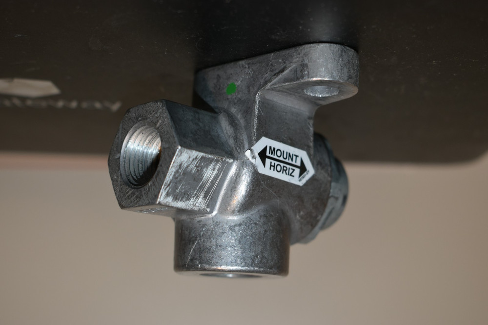 Haldex KN25061 Shuttle Type Two Way Check Valve OEM N20966 BA