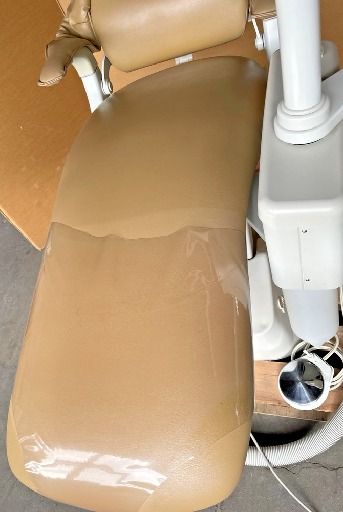Marus DC1704 Dental Chair w/ DCI Fixed Post Mount Light & Assistant Delivery Pkg