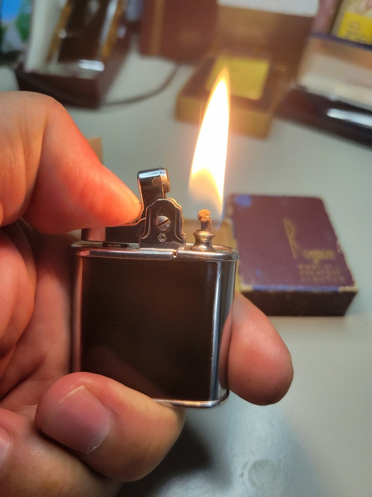 Vintage 1941's Ronson Whirlwind Lighter Brown Original Box (WORKING)