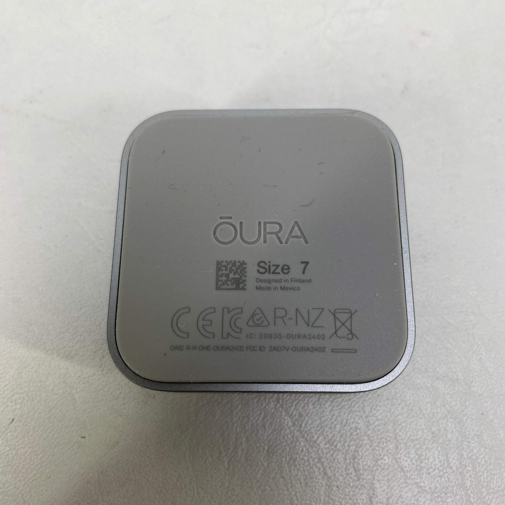 Oura Ring 4 Size 7 Activity Tracker Sliver JZ90-54217-07