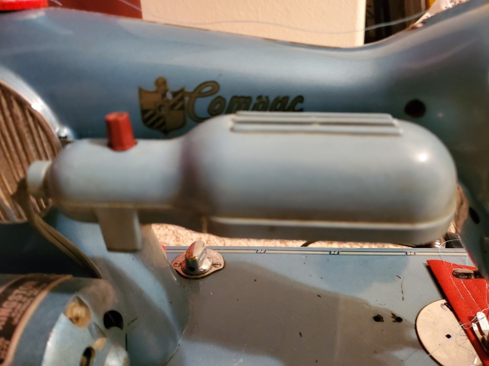 Vintage Super Deluxe Universe Precision Sewing Machine