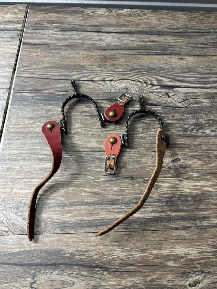 Black Steel Twisted Spurs Red Leather