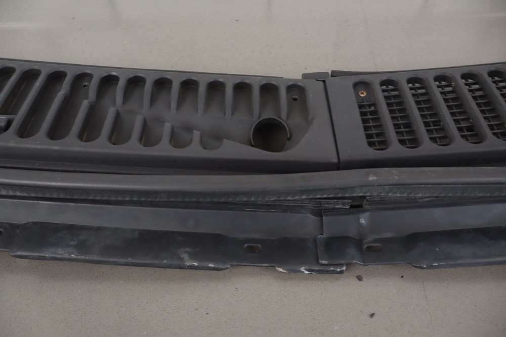 2002 Ford F350SD Front Windshield Cowl Vent Panel