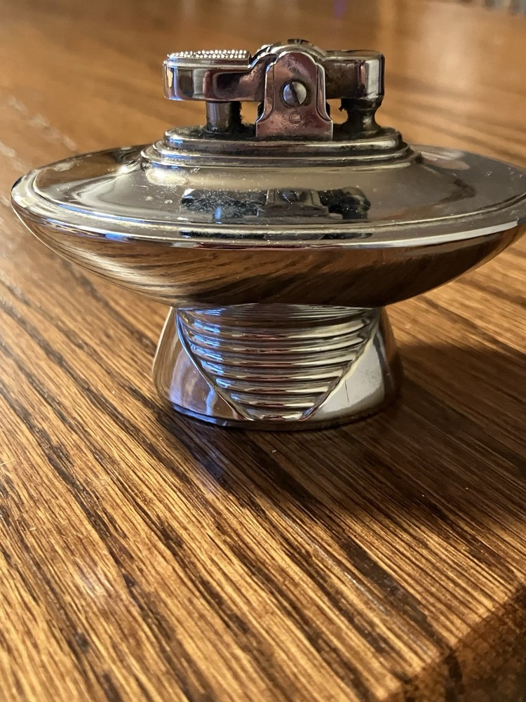 Vintage MCM Ronson Tempo table lighter.