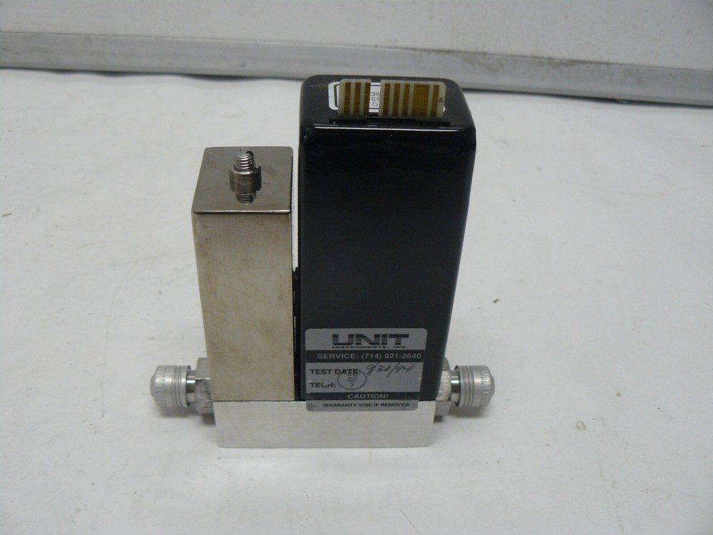 Unit Instruments UFC-1100 mass flow controller range 30 SCCM gas CF4
