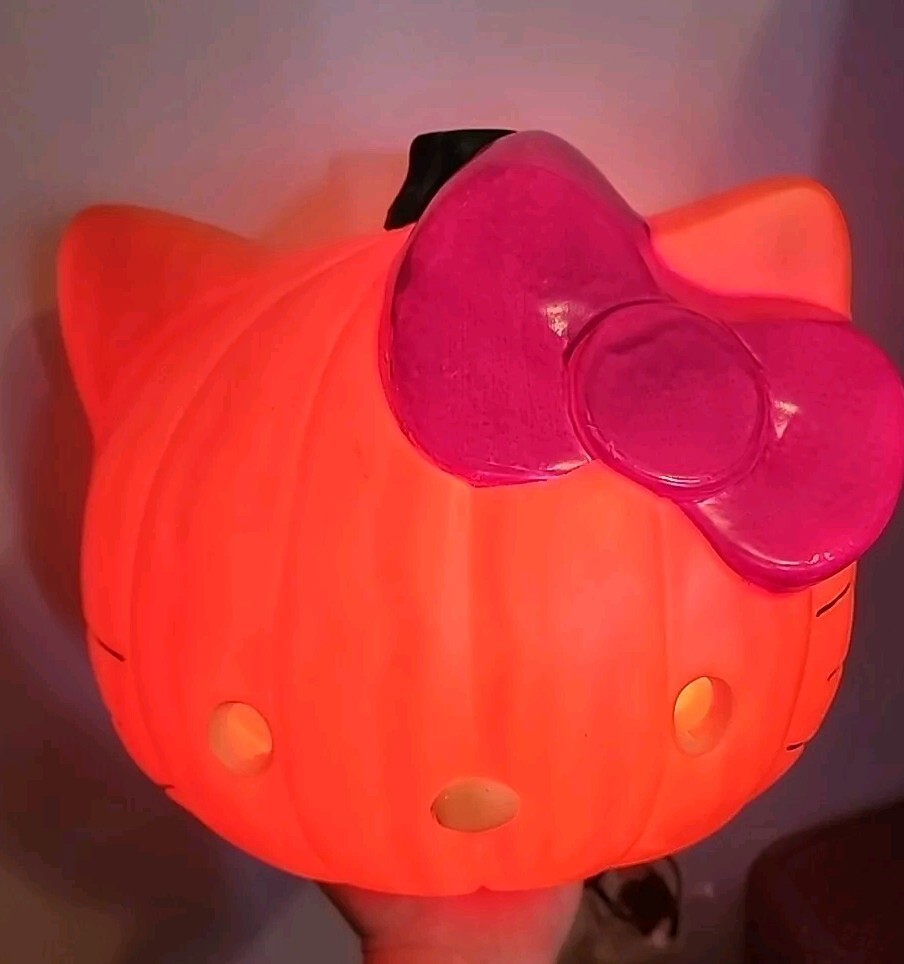 2014 Hello kitty blowmold Pumpkin Halloween Decor Works