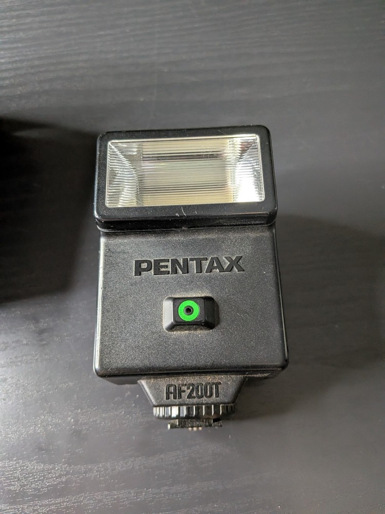 Pentax AF200T Shoes-Mount Flash Light Speedlight UNTESTED