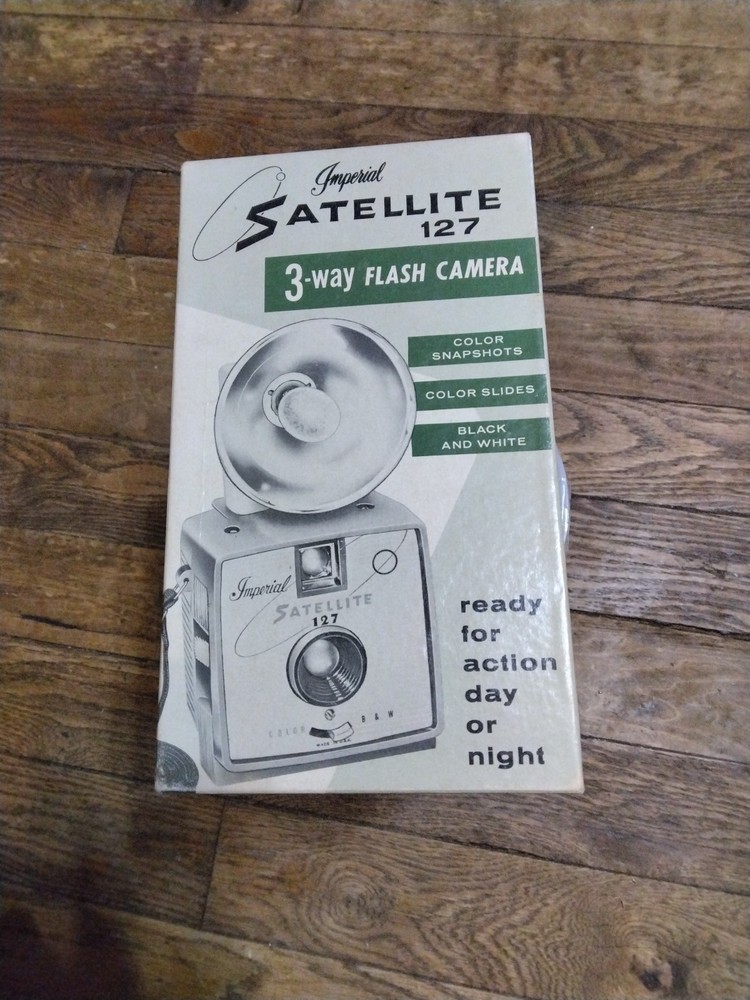 Vintage Imperial Satellite 127 Camera w/ Original Box UNTESTED