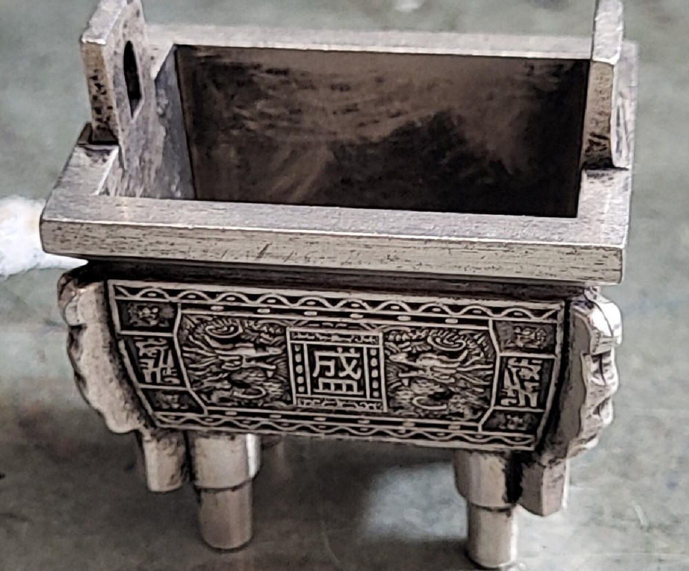 Small white copper rectangular serving dragon Xuande burner小型白铜盛龙宣德炉 j8