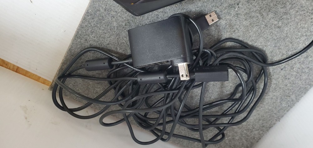 Microsoft Xbox 360 Kinect Sensor Complete Tested Working! No Games Included !