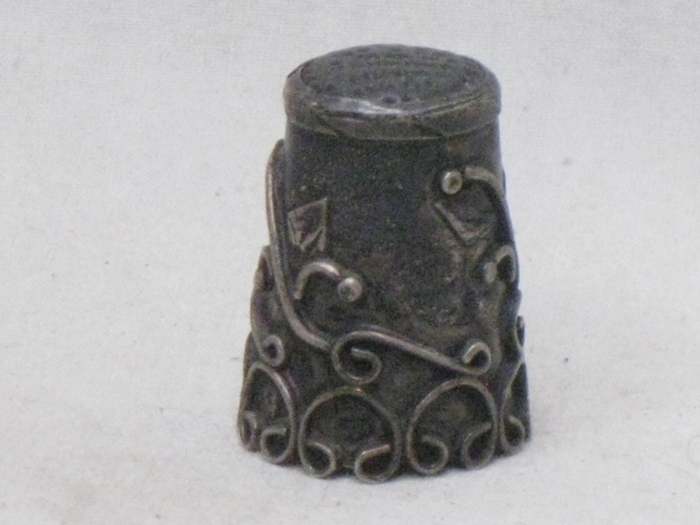 ornate vintage sterling silver thimble unique modern leaf pattern 6 grams
